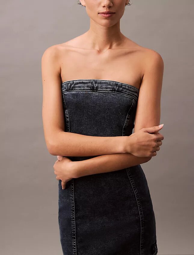 Mini-robe en denim sans bretelles Mini-robe en denim sans bretelles