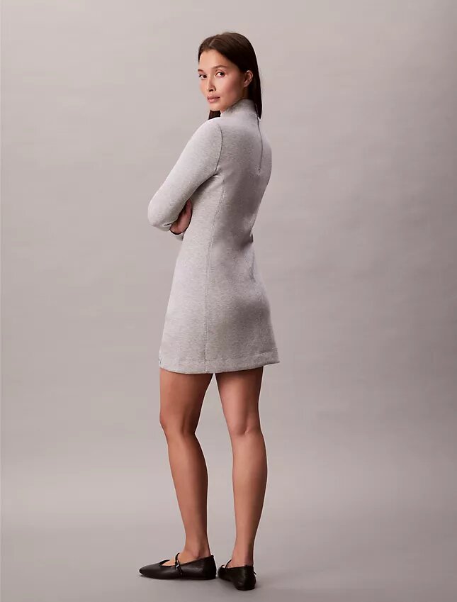 Mini-robe moulante en viscose lisse Mini-robe moulante en viscose lisse