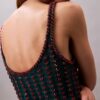 Mini-robe sans manches en crochet avec perles Mini-robe sans manches en crochet avec perles