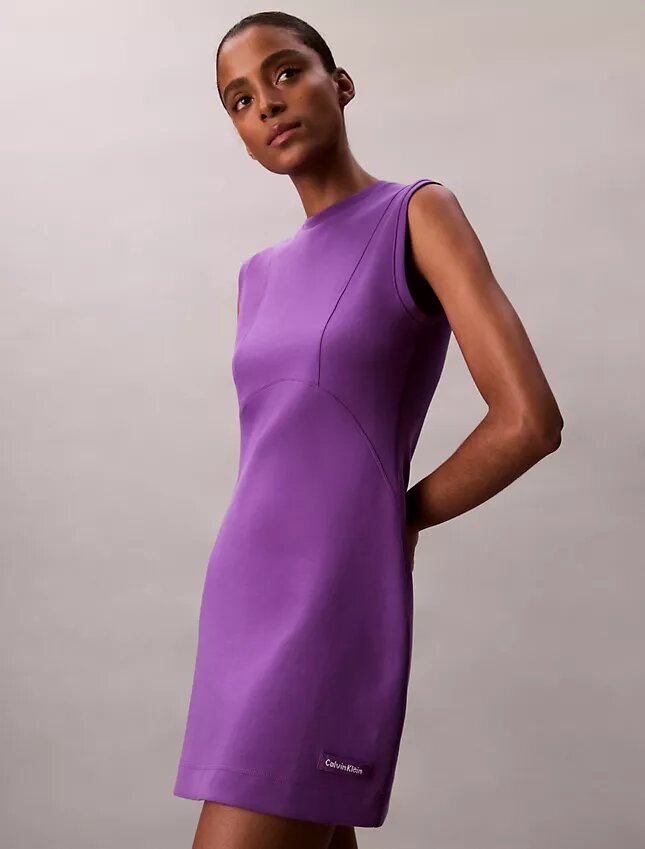 Mini-robe sans manches lisse Mini-robe sans manches lisse