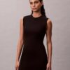 Mini-robe sans manches lisse Mini-robe sans manches lisse