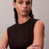 Mini-robe sans manches lisse Mini-robe sans manches lisse
