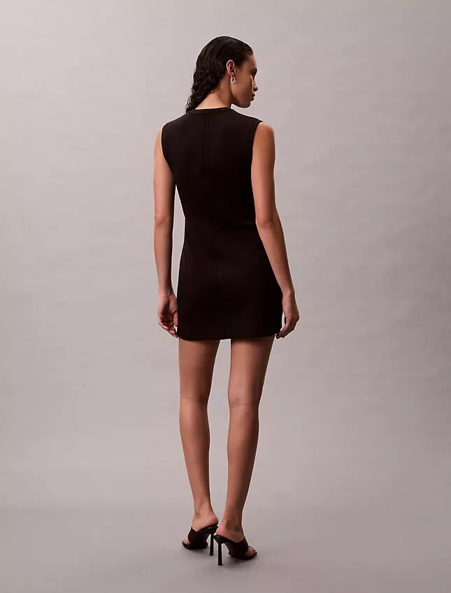 Mini-robe sans manches lisse Mini-robe sans manches lisse