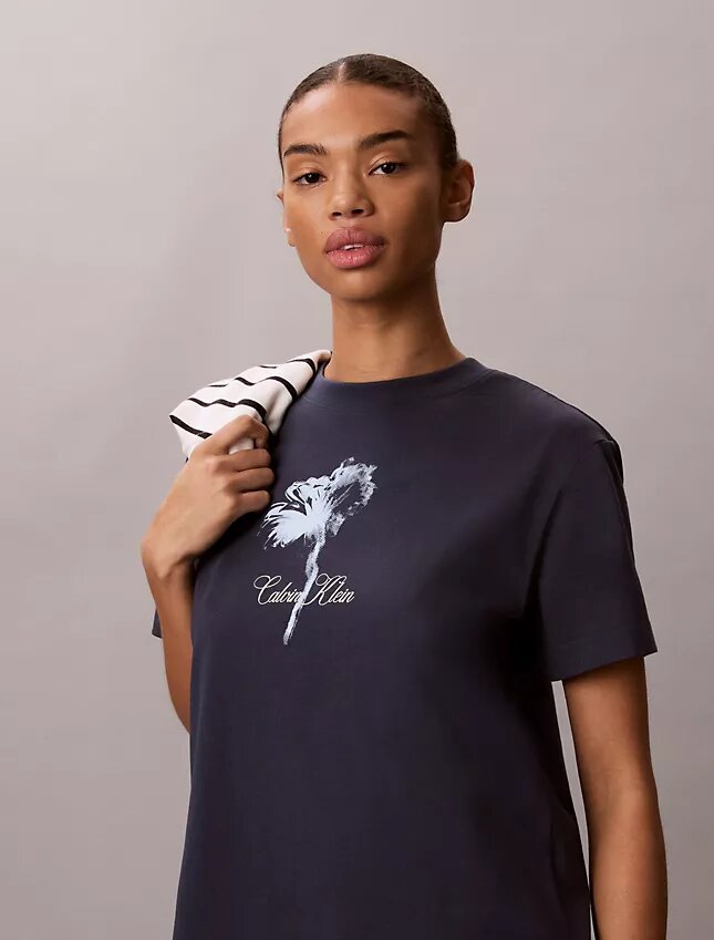 Mini-robe t-shirt à motif floral Mini-robe t-shirt à motif floral