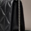 Mini sac à chaîne avec logo matelassé