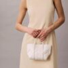 Mini sac fourre-tout tissé à bandoulière Mini sac fourre-tout tissé à bandoulière