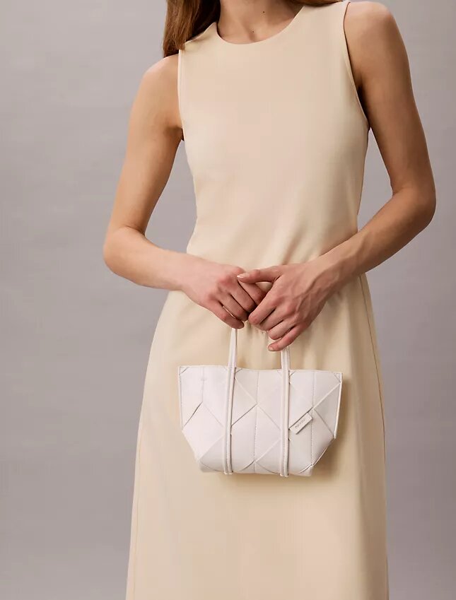 Mini sac fourre-tout tissé à bandoulière Mini sac fourre-tout tissé à bandoulière
