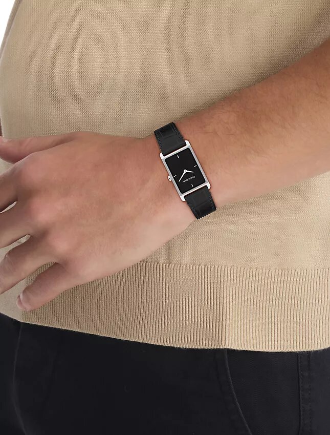 Montre à cadran rectangulaire et bracelet en cuir Montre à cadran rectangulaire et bracelet en cuir