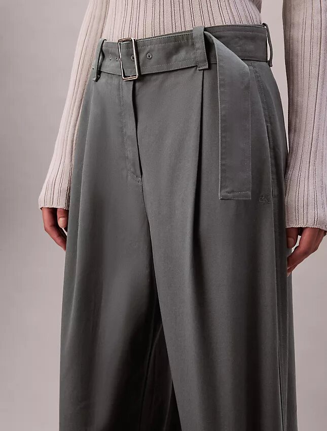 Pantalon ajusté à ceinture Pantalon ajusté à ceinture
