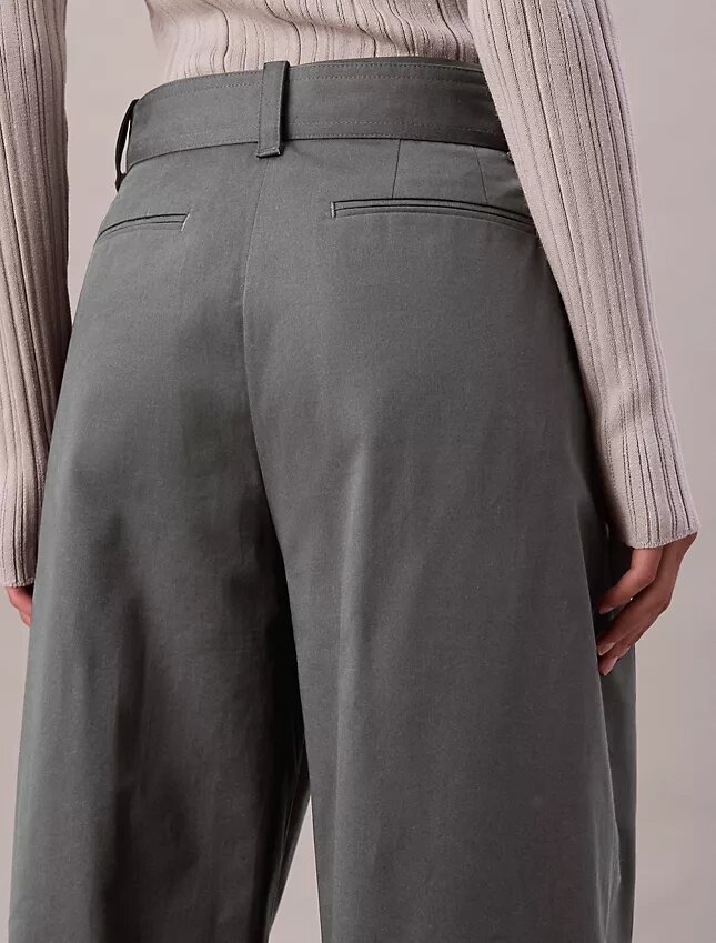 Pantalon ajusté à ceinture Pantalon ajusté à ceinture