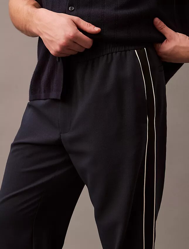 Pantalon ample et fuselé à enfiler Pantalon ample et fuselé à enfiler