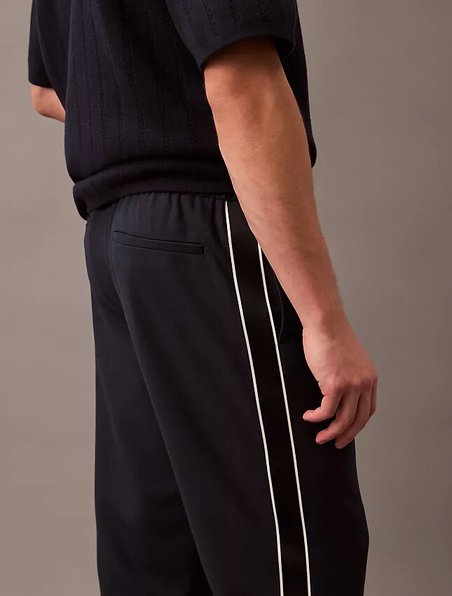 Pantalon ample et fuselé à enfiler Pantalon ample et fuselé à enfiler