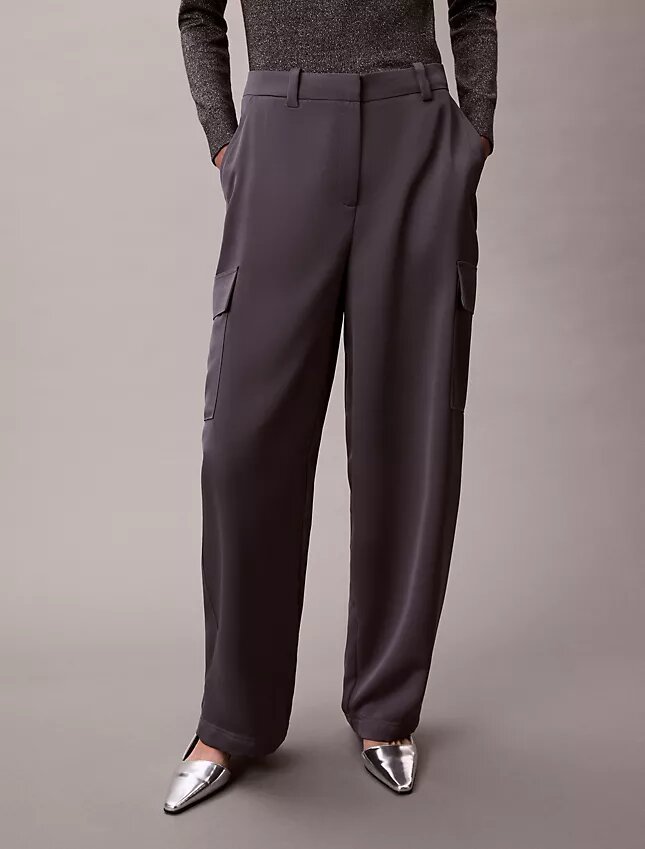 Pantalon cargo décontracté en sergé de satin Pantalon cargo décontracté en sergé de satin