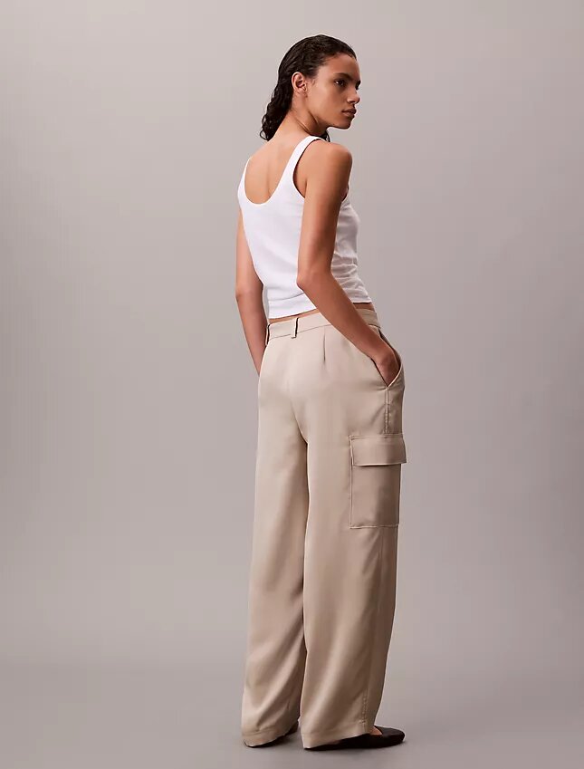 Pantalon cargo décontracté en sergé de satin Pantalon cargo décontracté en sergé de satin