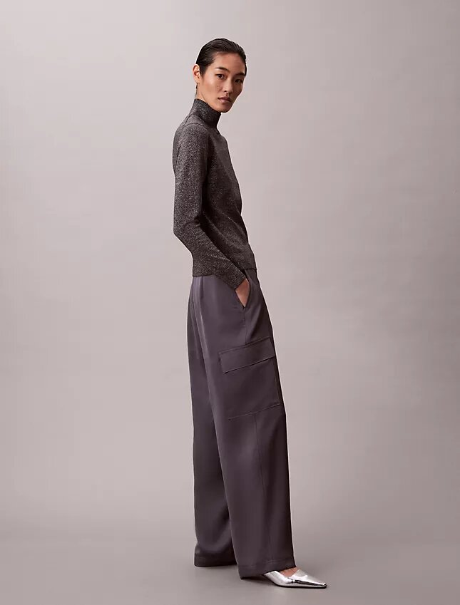 Pantalon cargo décontracté en sergé de satin Pantalon cargo décontracté en sergé de satin