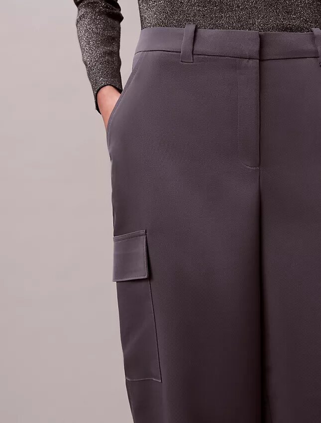 Pantalon cargo décontracté en sergé de satin Pantalon cargo décontracté en sergé de satin