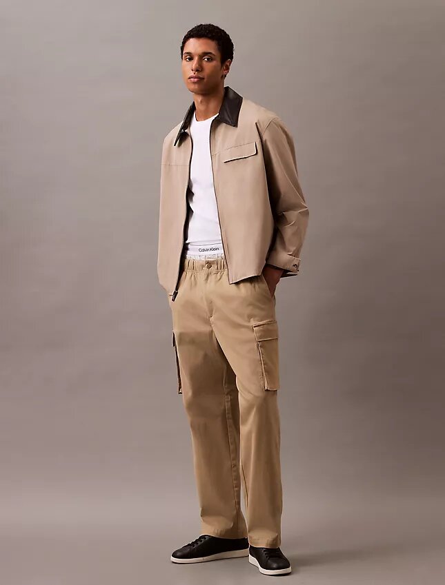 Pantalon cargo droit en Cotton Stretch Pantalon cargo droit en Cotton Stretch