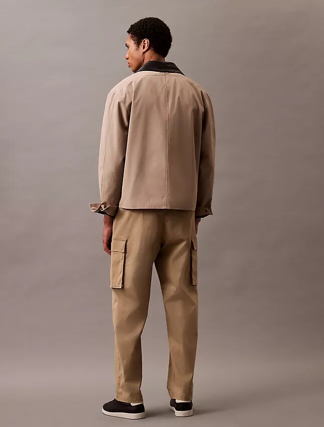 Pantalon cargo droit en Cotton Stretch Pantalon cargo droit en Cotton Stretch