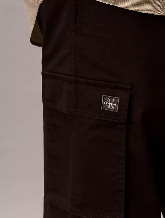 Pantalon cargo droit en Cotton Stretch Pantalon cargo droit en Cotton Stretch