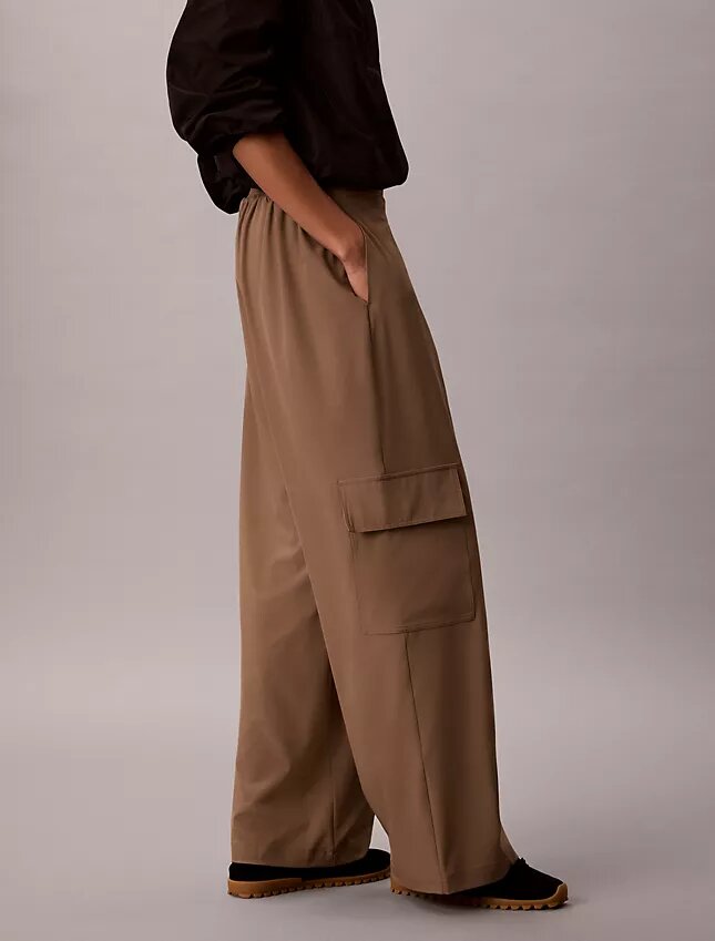 Pantalon cargo à jambes larges pour les trajets quotidiens Pantalon cargo à jambes larges pour les trajets quotidiens