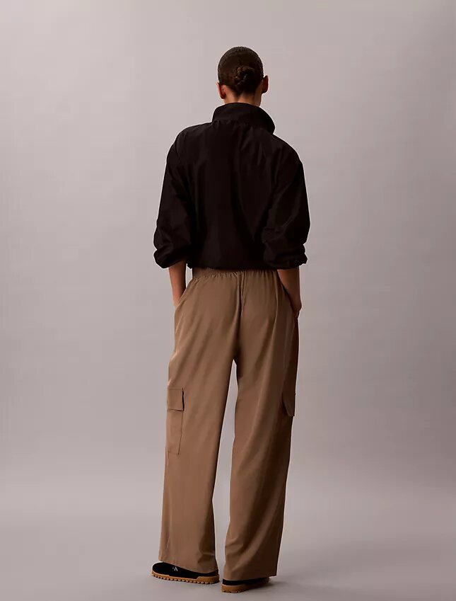 Pantalon cargo à jambes larges pour les trajets quotidiens Pantalon cargo à jambes larges pour les trajets quotidiens