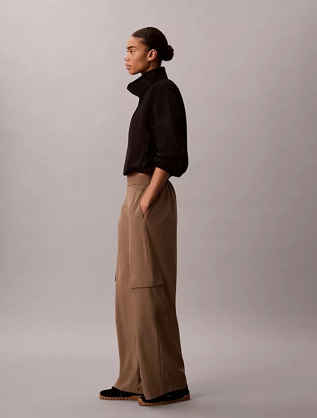 Pantalon cargo à jambes larges pour les trajets quotidiens Pantalon cargo à jambes larges pour les trajets quotidiens