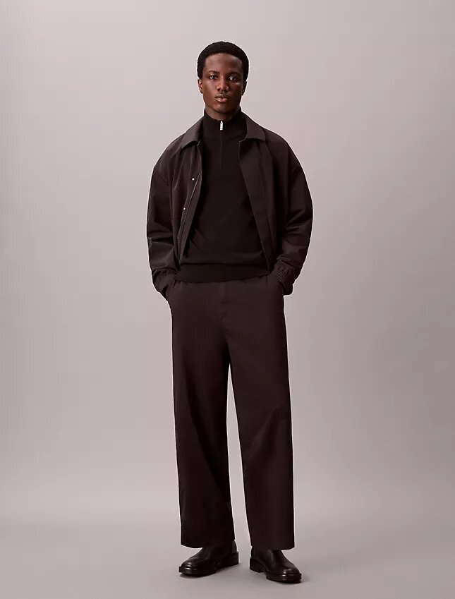 Pantalon chino ample en sergé de coton Cotton Stretch Pantalon chino ample en sergé de coton Cotton Stretch
