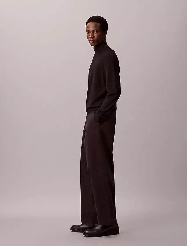 Pantalon chino ample en sergé de coton Cotton Stretch Pantalon chino ample en sergé de coton Cotton Stretch