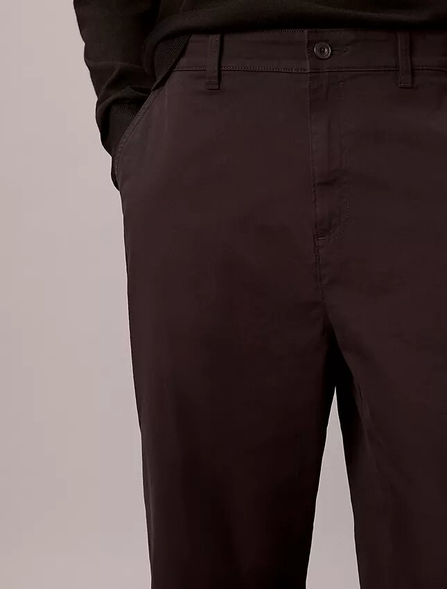Pantalon chino ample en sergé de coton Cotton Stretch Pantalon chino ample en sergé de coton Cotton Stretch