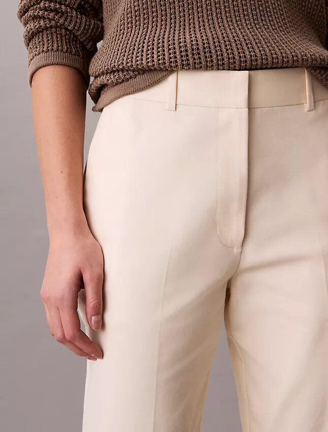 Pantalon chino droit en Cotton Stretch Pantalon chino droit en Cotton Stretch