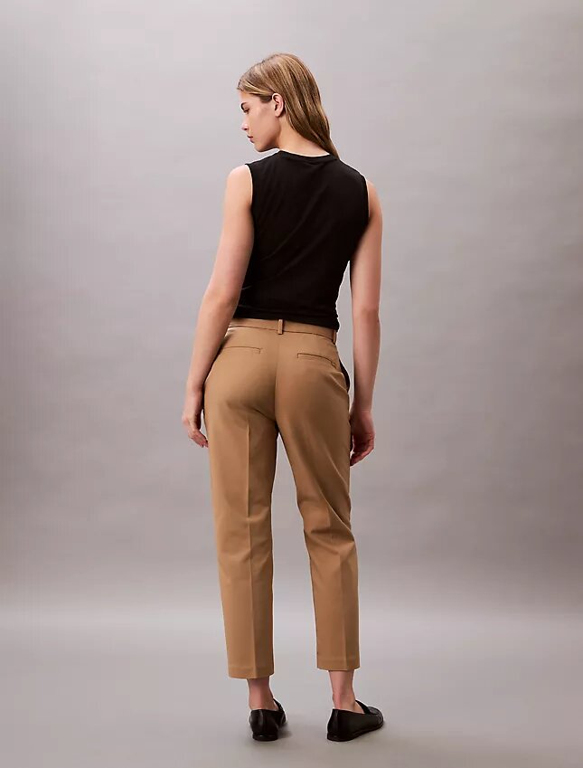 Pantalon chino droit en Cotton Stretch Pantalon chino droit en Cotton Stretch