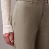 Pantalon chino droit en Cotton Stretch Pantalon chino droit en Cotton Stretch