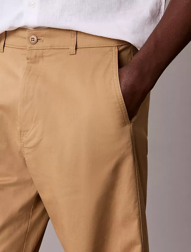 Pantalon chino droit en Cotton Stretch 90S Pantalon chino droit en Cotton Stretch 90S