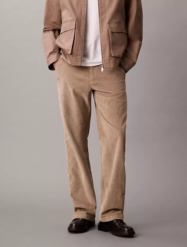 Pantalon chino droit en velours côtelé style années 90 Pantalon chino droit en velours côtelé style années 90
