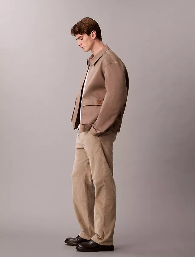 Pantalon chino droit en velours côtelé style années 90 Pantalon chino droit en velours côtelé style années 90