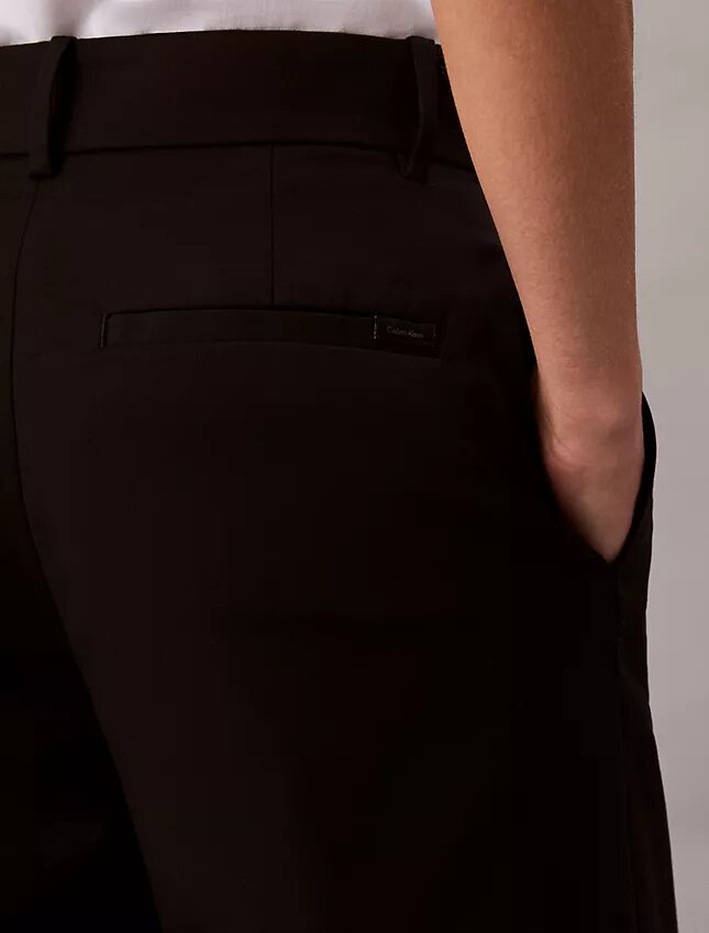 Pantalon chino en Cotton Stretch à jambes larges Pantalon chino en Cotton Stretch à jambes larges