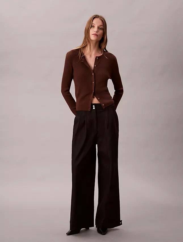 Pantalon chino à jambes larges ajustables Pantalon chino à jambes larges ajustables