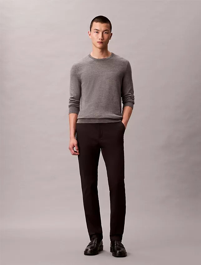 Pantalon chino slim en satin de coton Pantalon chino slim en satin de coton