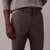 Pantalon chino slim en satin de coton Pantalon chino slim en satin de coton