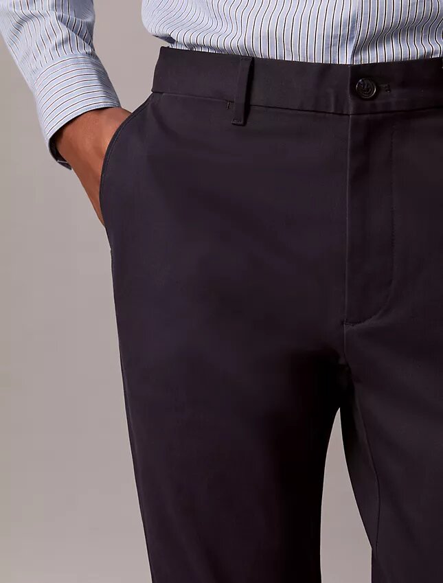 Pantalon chino slim en satin de coton Pantalon chino slim en satin de coton