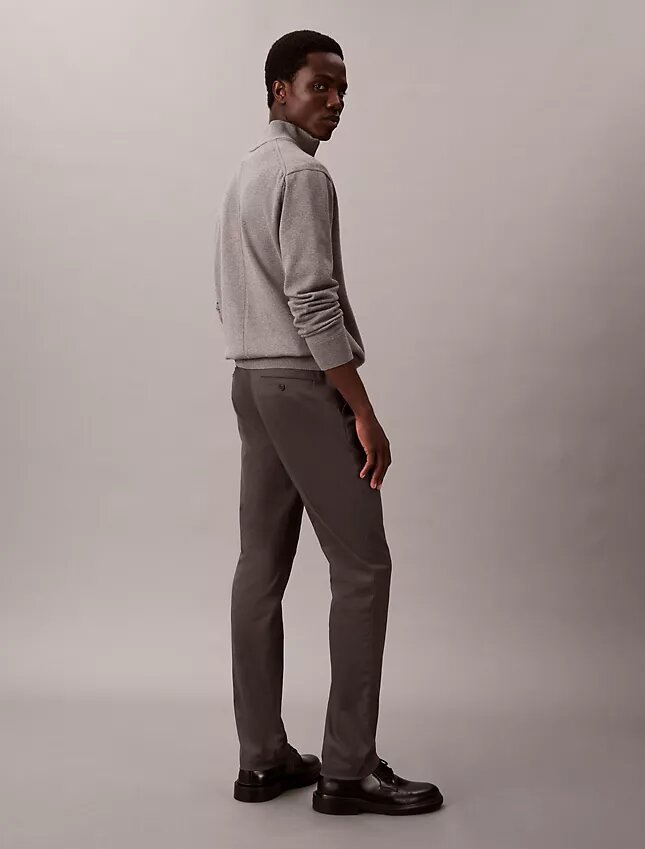 Pantalon chino slim en satin de coton Pantalon chino slim en satin de coton