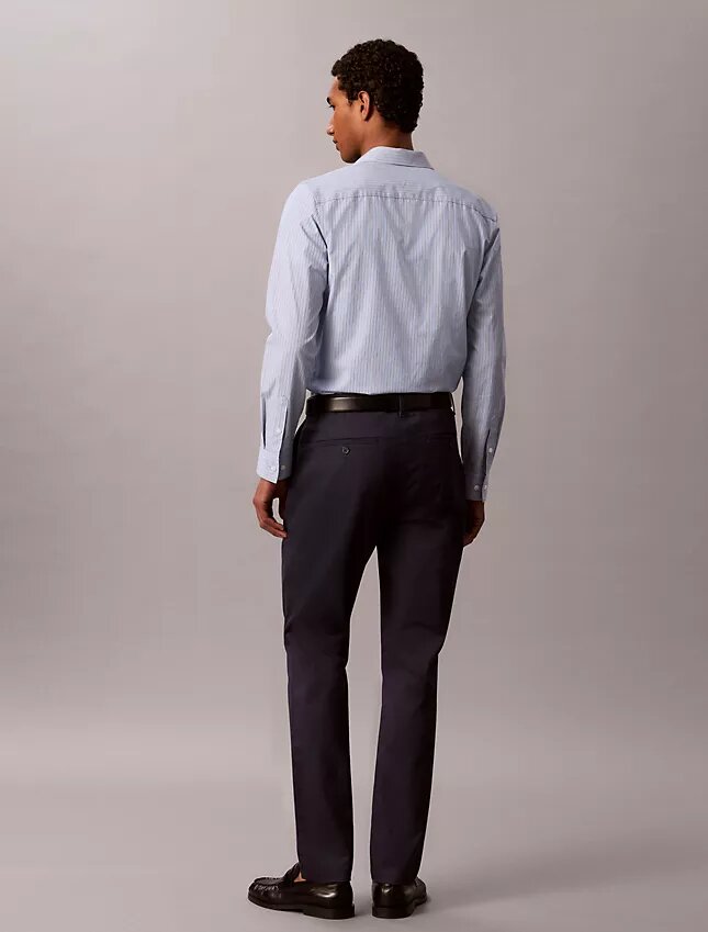 Pantalon chino slim en satin de coton Pantalon chino slim en satin de coton