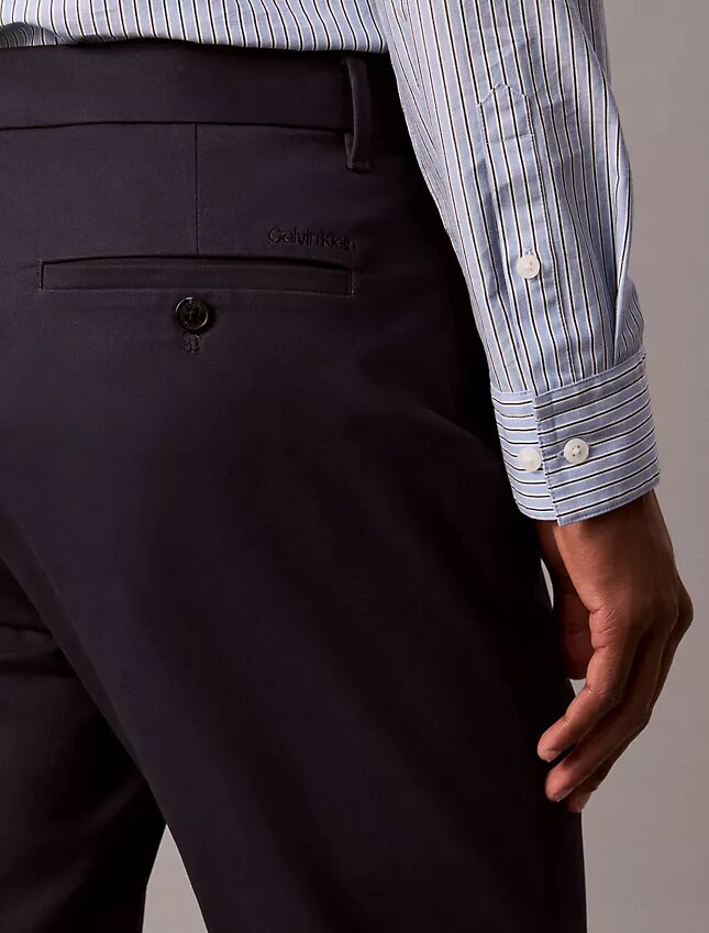 Pantalon chino slim en satin de coton Pantalon chino slim en satin de coton