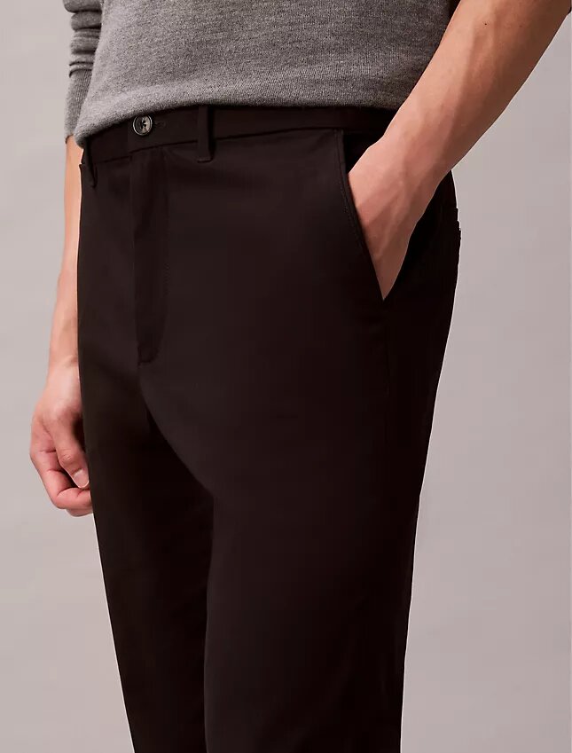 Pantalon chino slim en satin de coton Pantalon chino slim en satin de coton