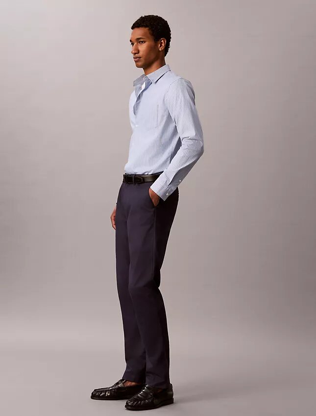 Pantalon chino slim en satin de coton Pantalon chino slim en satin de coton