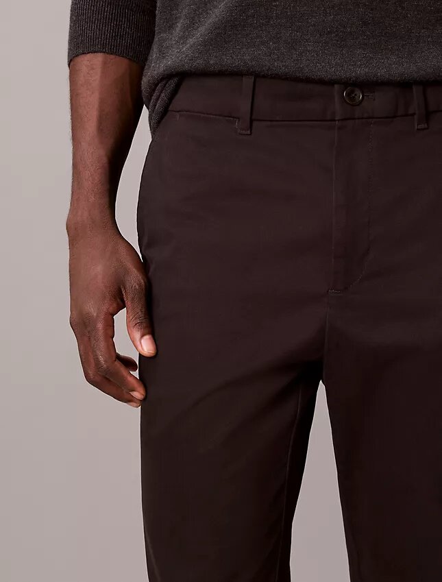 Pantalon chino slim fuselé en satin de coton Pantalon chino slim fuselé en satin de coton