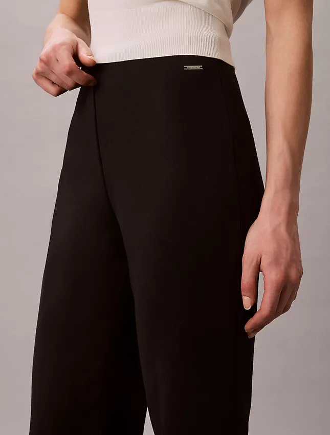 Pantalon court évasé en ponte Pantalon court évasé en ponte