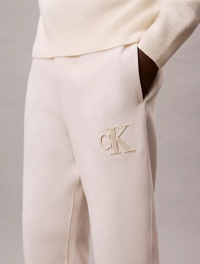 Pantalon de jogging avec patch Monogram en molleton Pantalon de jogging avec patch Monogram en molleton