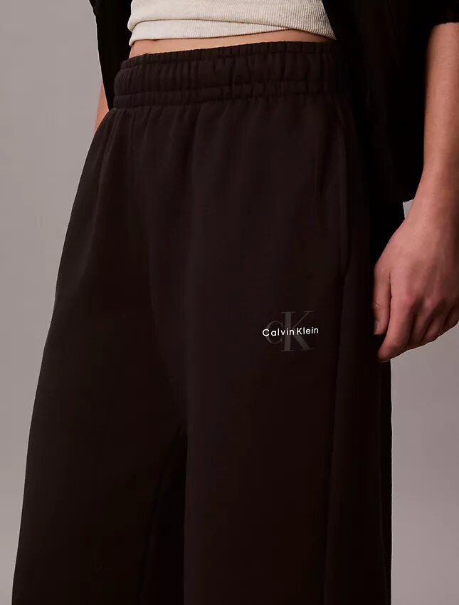 Pantalon de survêtement à jambes larges en molleton Monologo Pantalon de survêtement à jambes larges en molleton Monologo