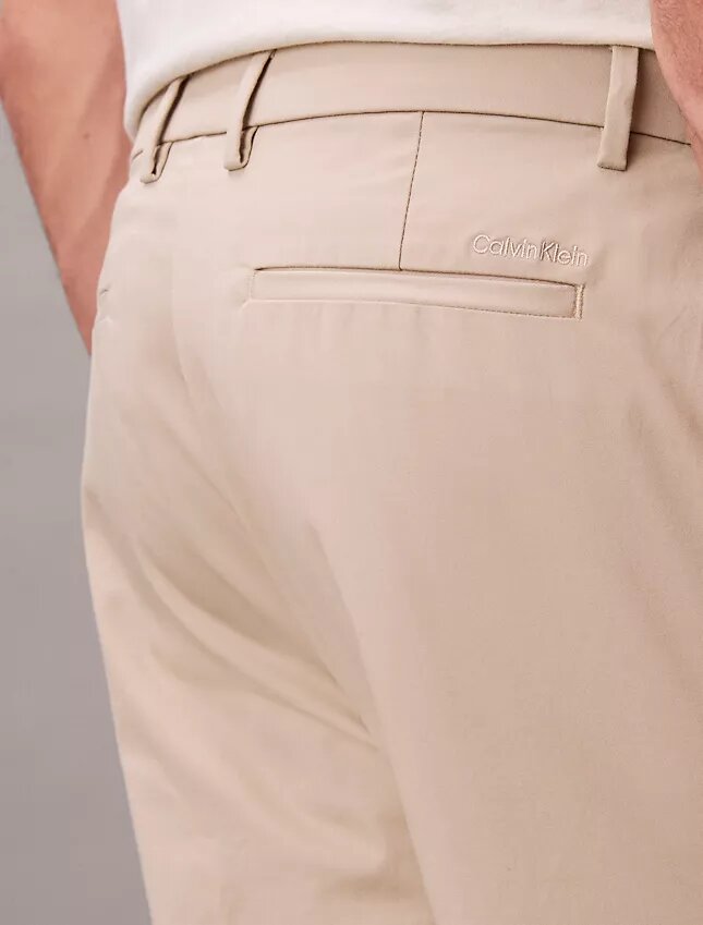 Pantalon droit en Cotton Stretch Pantalon droit en Cotton Stretch